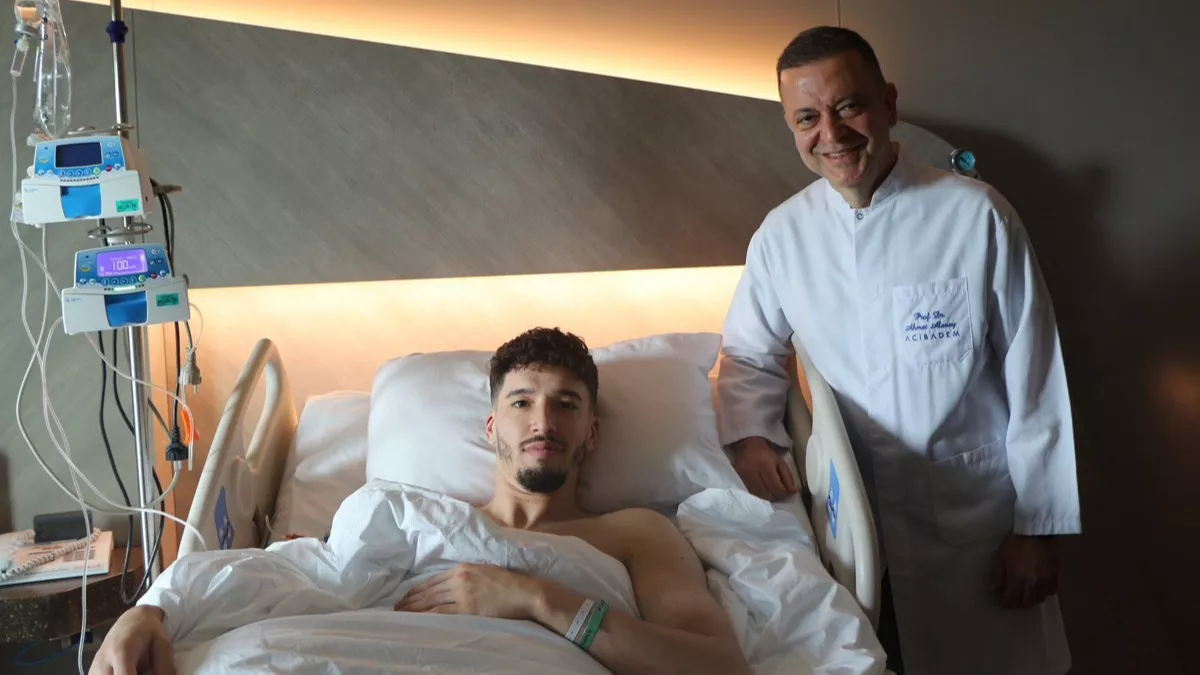 Altay Bayındır ameliyat oldu