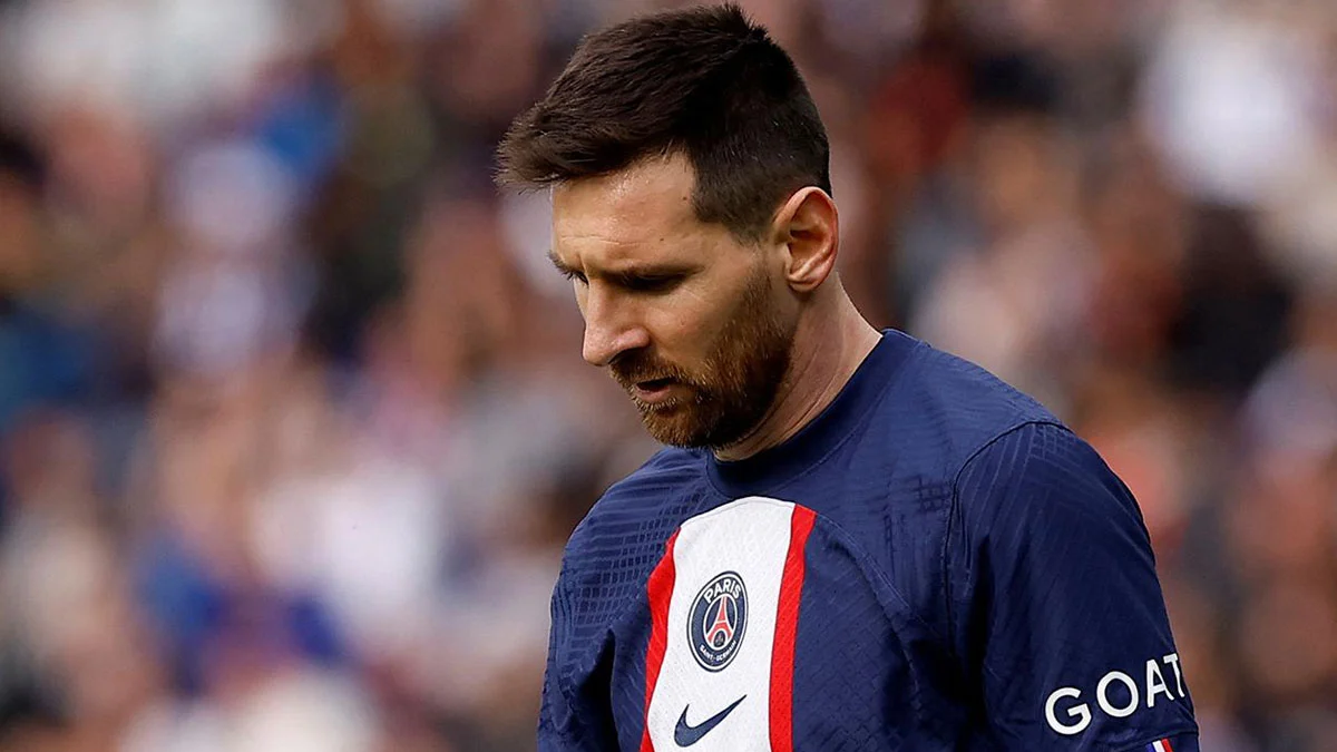 PSG’de kadro dışı kalan Messi, özür diledi