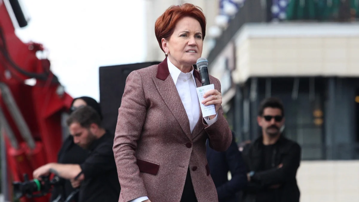 Akşener ‘İki elinde de terör örgütü var’ dediği Erdoğan’a seslendi