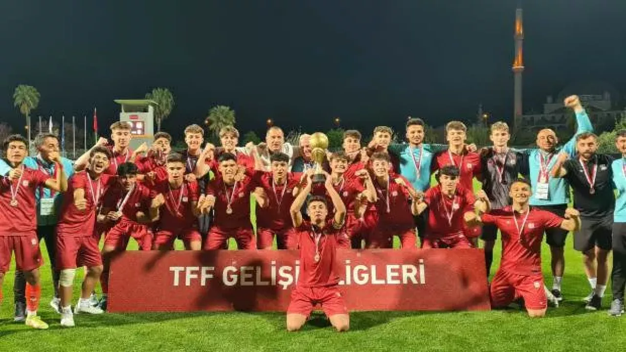 Fenerbahçe’yi yıkan Sivasspor şampiyon oldu!