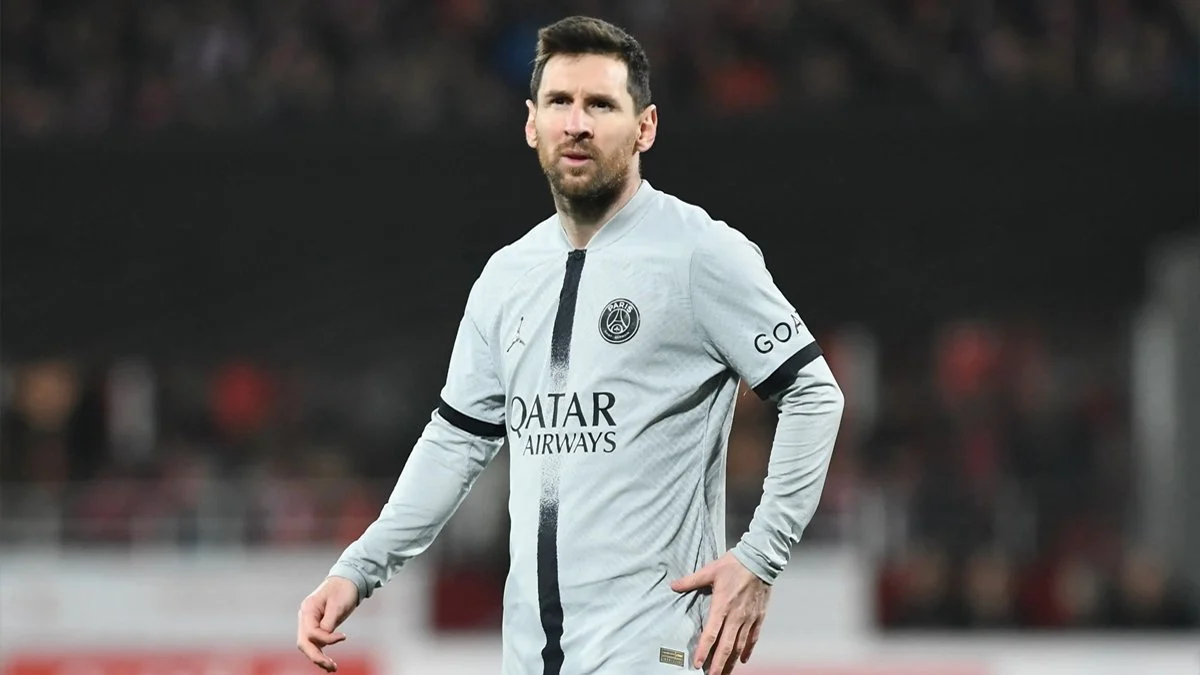 PSG taraftarından Messi’ye protesto