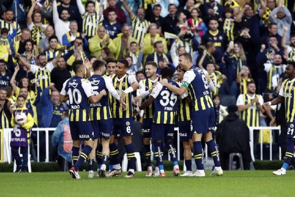 Fenerbahçe tarih yazmaya devam ediyor