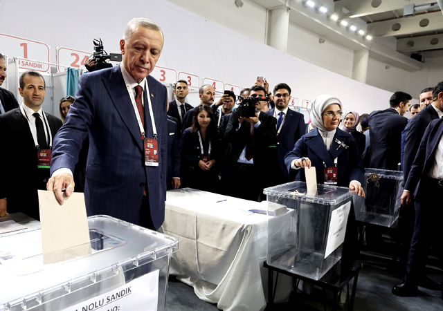 Erdoğan yeniden genel başkan seçildi