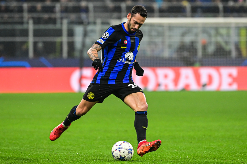 Avrupa Hakan Çalhanoğlu’nu konuşuyor…