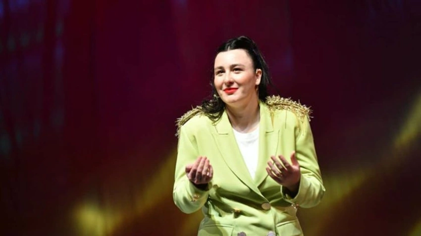 Yasemin Sakallıoğlu’ndan ‘Cem Yılmaz’ göndermesi