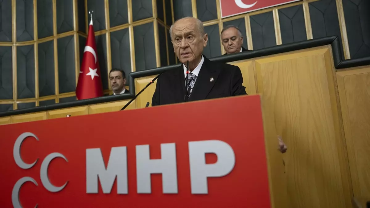 Bahçeli: Bir teröristin seçimlerde aday gösterilmesi demokrasiye hakarettir