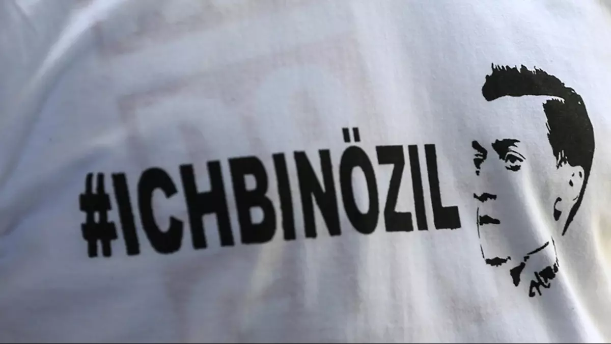 Mesut Özil’e yapılan ırkçılık, belgesele konu oldu