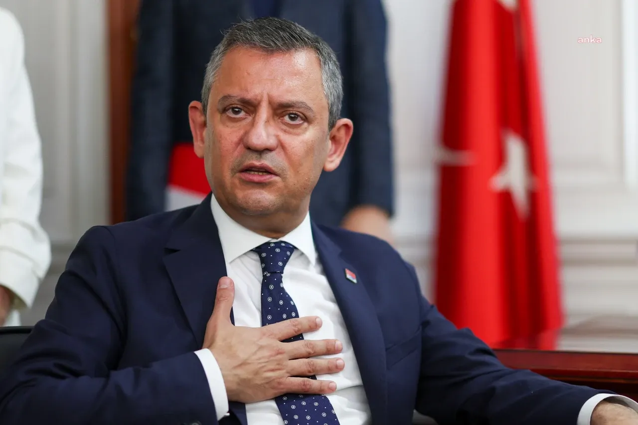 Özgür Özel resti çekti!