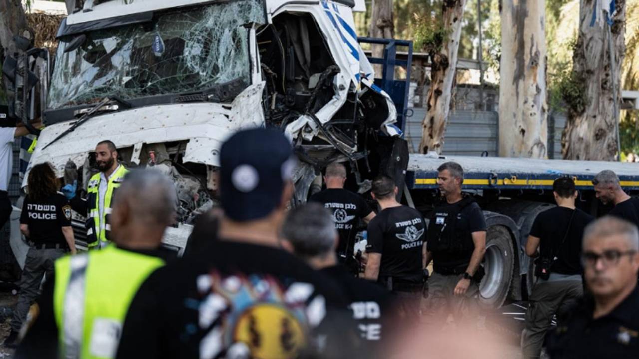 Tel Aviv’de kamyonla işgalcileri telef etti