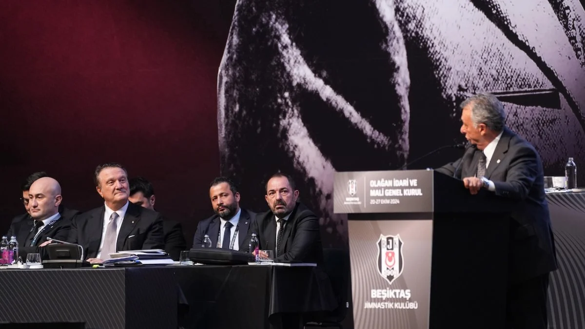 Beşiktaş’ta eski başkan Ahmet Nur Çebi’ye ibra şoku