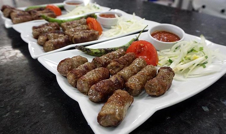 Çok ünlü bir köfte zincirinin ürünlerinde ‘domuz eti’ çıktı