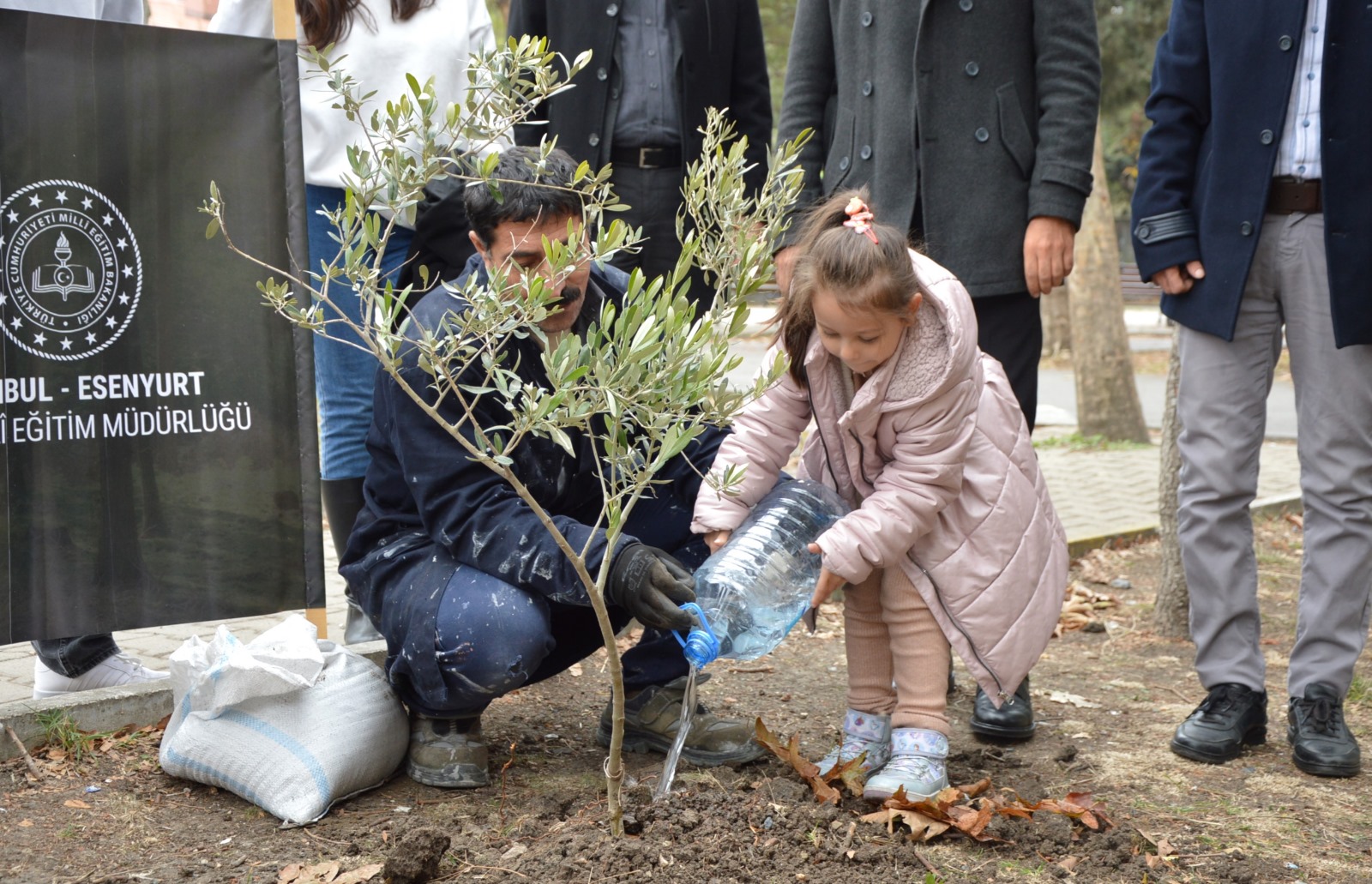Esenyurt’ta fidanlar toprakla buluştu