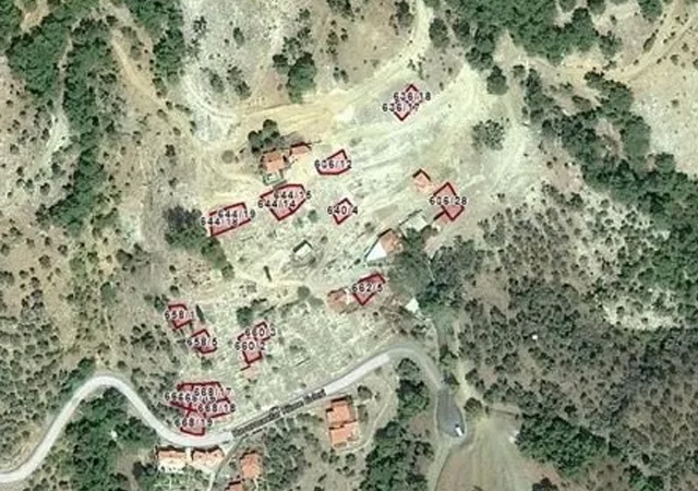 İmamoğlu Kaz Dağları'nda ağaçları kesip villa dikmiş!