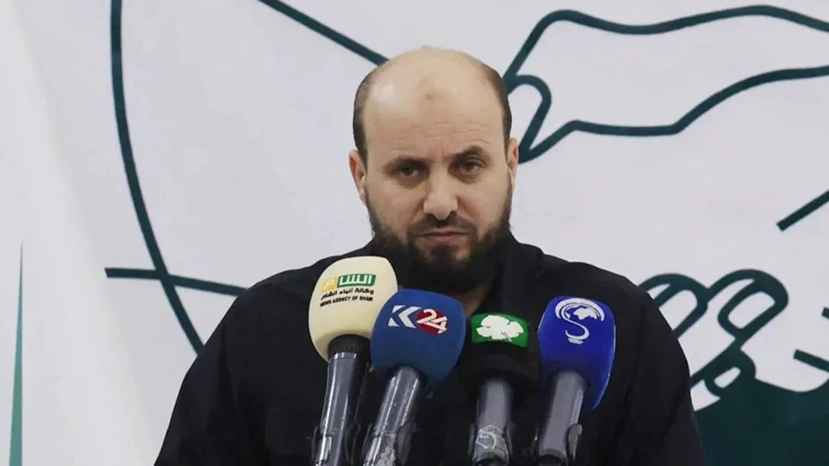 Suriye’de anayasa ve parlamento askıya alındı