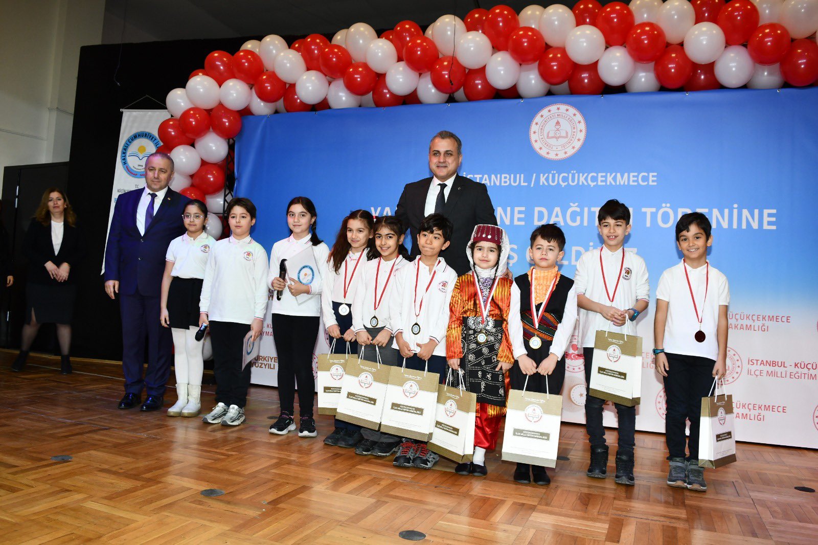 Küçükçekmece’de Karne Dağıtım Töreni Yapıldı