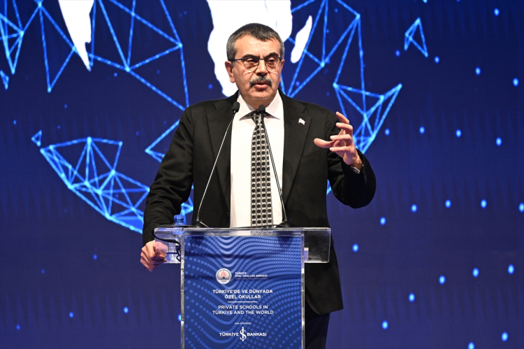 Bakan Tekin özel okullara resti çekti!