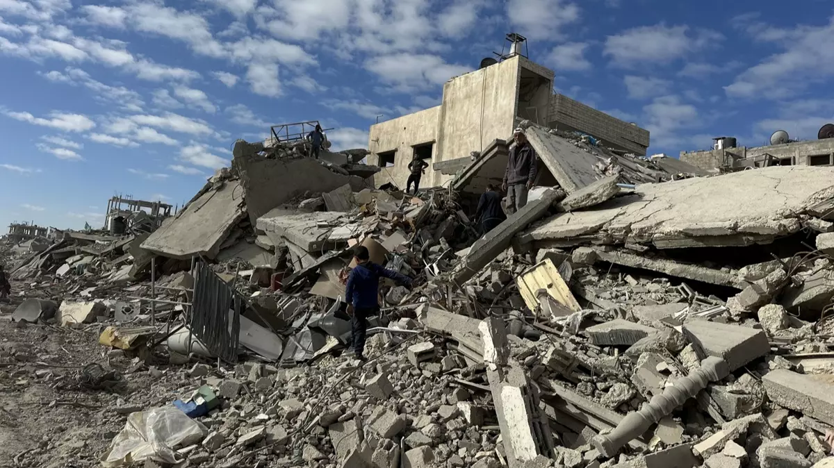 Enkazlardan 66 Filistinlinin cansız bedeni çıkarıldı