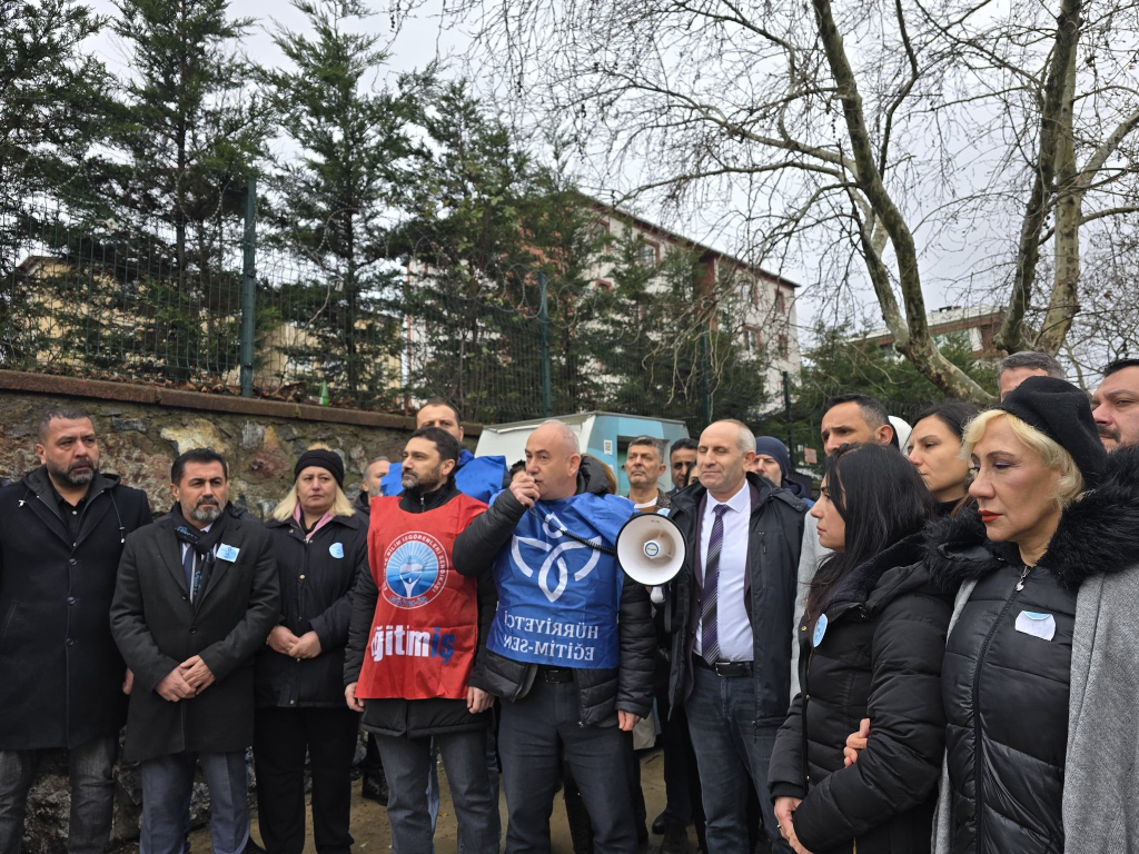Saldırıya uğrayan öğretmeni meslektaşları yanlız bırakmadı