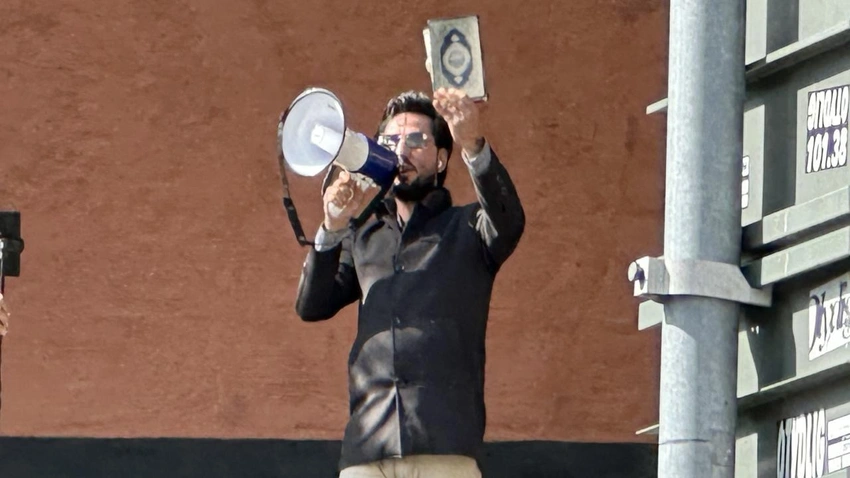 Kuran yakan ismi canlı yayında öldürdüler!