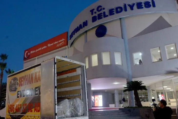 Seyhan Belediyesi’ne haciz geldi