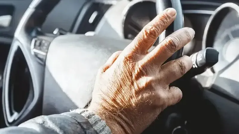 Yaşlı sürücüler için ehliyet kısıtlaması geliyor