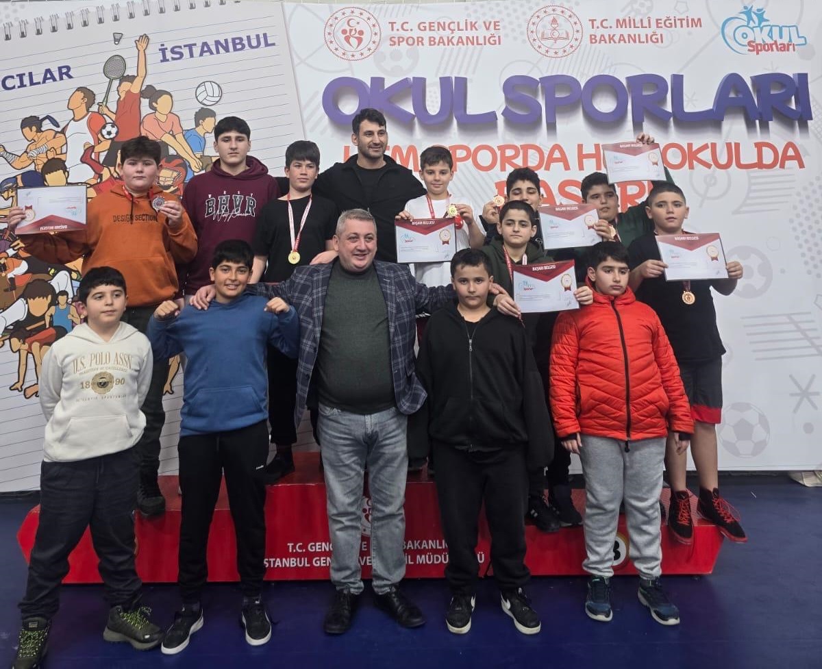 Beylikdüzü Kavaklı Ortaokulu şampiyon oldu