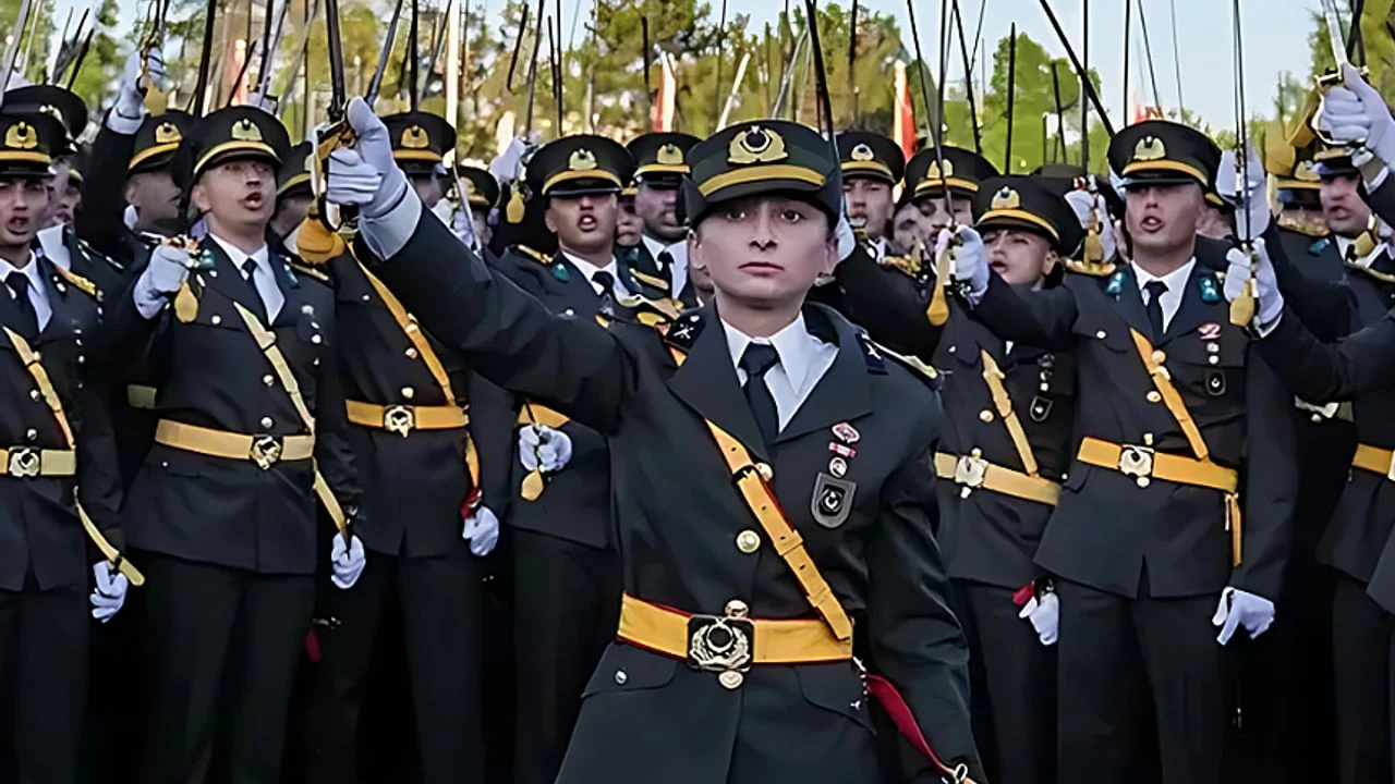 Teğmenlerin komutanlarının ihraç nedeni ortaya çıktı