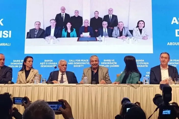 Teröristbaşı Öcalan: PKK kendini feshetmeli