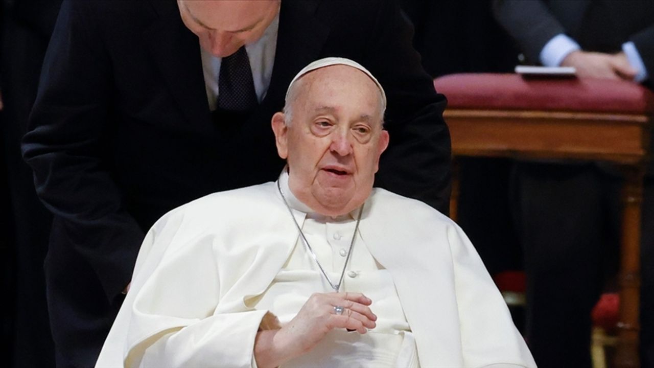 Vatikan, Papa Francis’in sağlık durumunun kritik olduğunu açıkladı