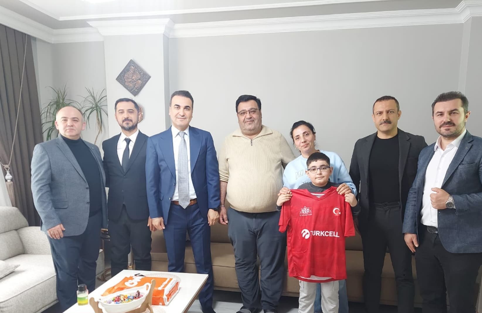 Esenyurt’ta Evde Eğitim Gören Öğrenciler Ziyaret Edildi