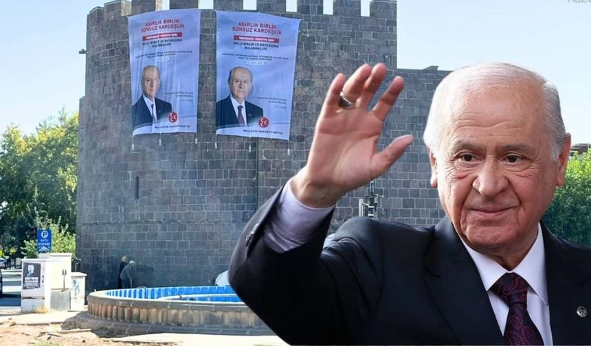 Diyarbakır Surları’na Devlet Bahçeli Posterleri Asıldı