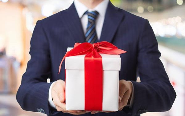 Öğretmenler Artık ‘Pahalı’ Hediye Kabul Edemeyecek!