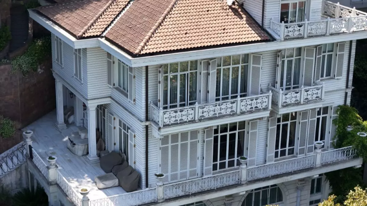 FETÖ firarisi iş insanının köşkü satışta