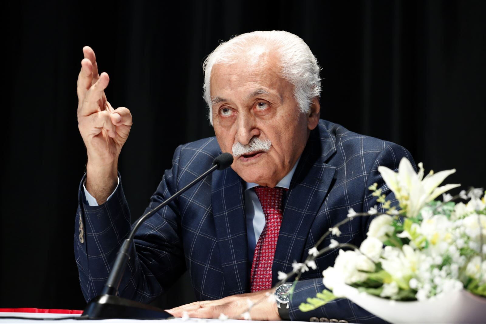 Yavuz Bülent Bakiler hayatını kaybetti