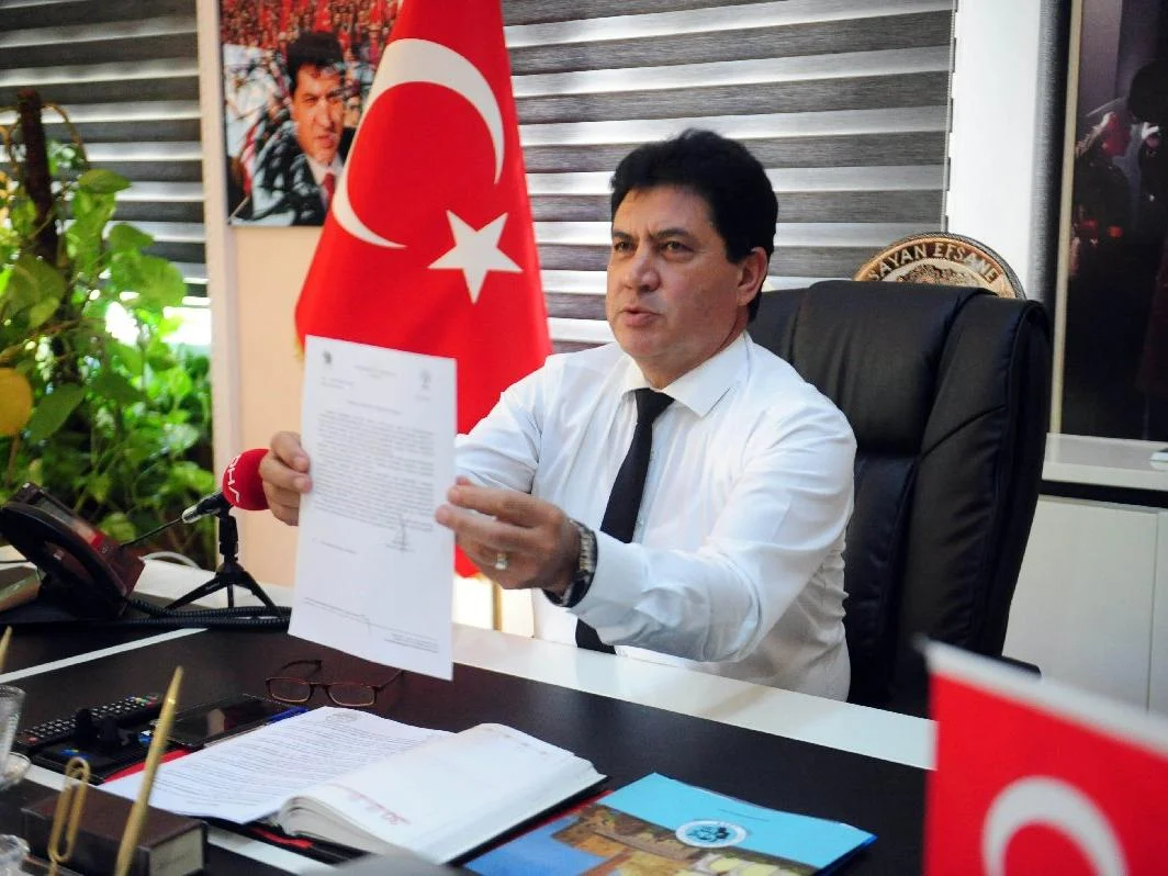 Eski Kemer Belediye Başkanı gözaltına alındı