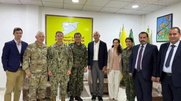 Teröristlerle kol kola girip poz verdiler