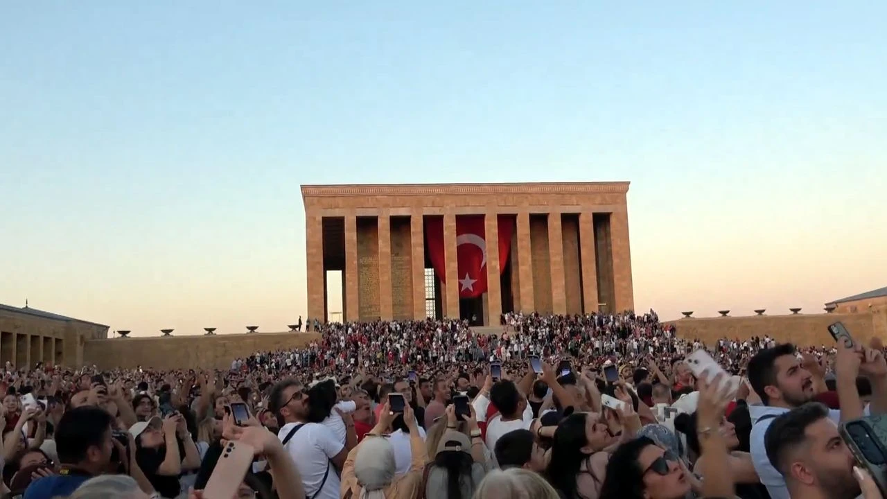 Anıtkabir’e ziyaretçi akını