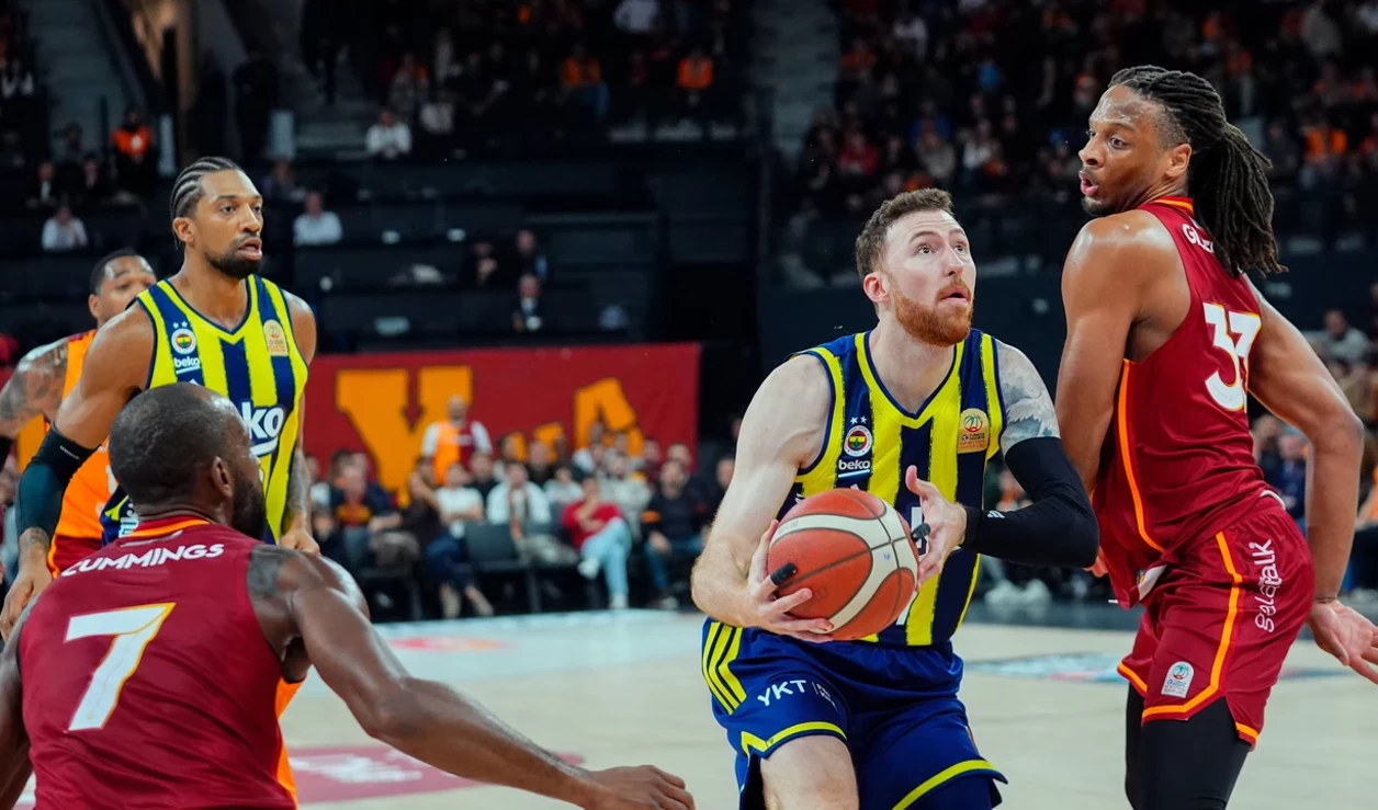 Potadaki derbide Fenerbahçe Galatasaray’ı mağlup etti