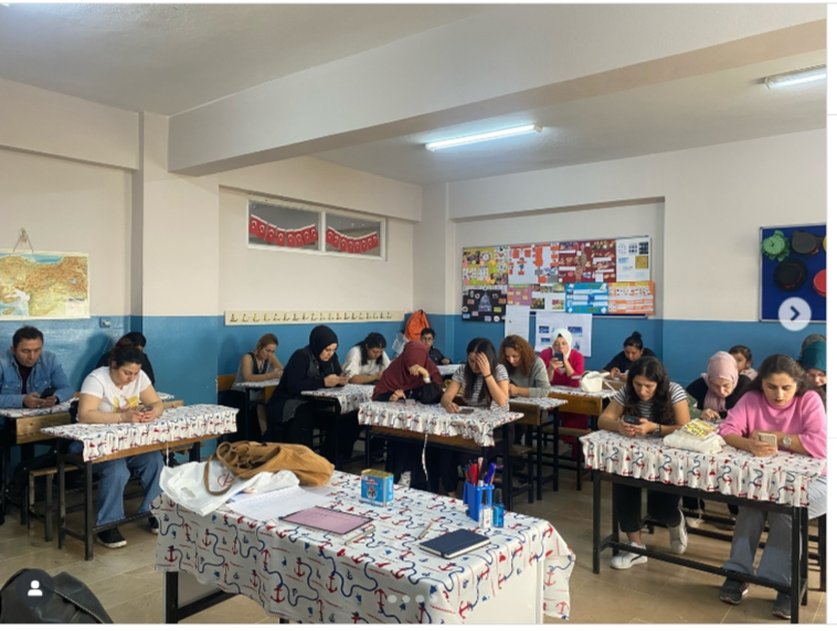 Avcılar Cumhuriyet İlkokulunda Veli Kitap Okuma Yarışma