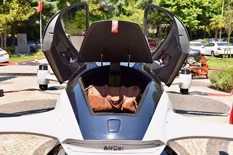 Yerli uçan araba AirCar ön siparişe açıldı!