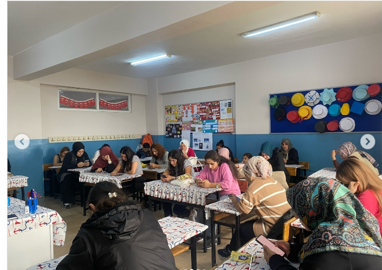 Avcılar Cumhuriyet İlkokulunda Veli Kitap Okuma Yarışması yapıldı