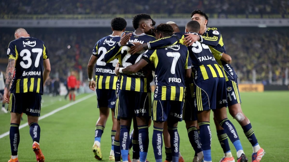 Fenerbahçe, Galatasaray ile puan farkını 1’e indirdi