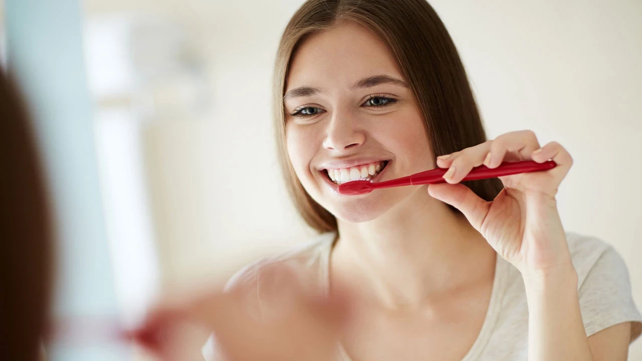 Diş fırçalarken yapılan dört büyük hata!
