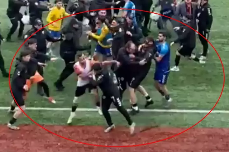 Futbol sahası ringe döndü!