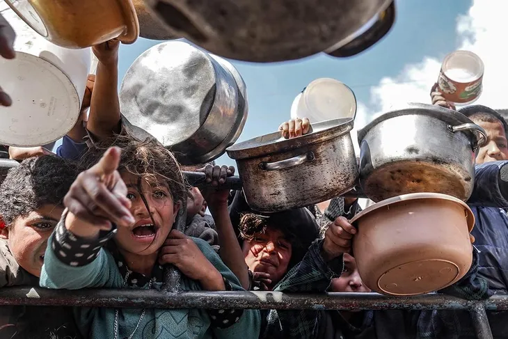 Gazze’de “açlık kuyrukları” devam ediyor