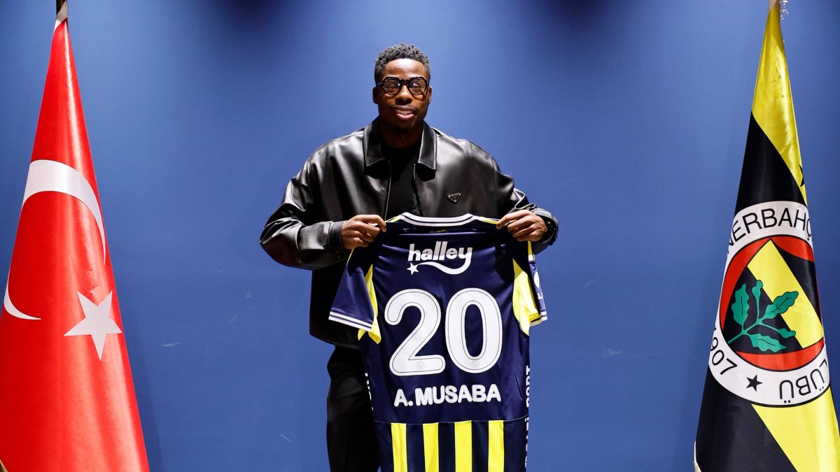 Fenerbahçe yeni transferini resmen açıkladı!