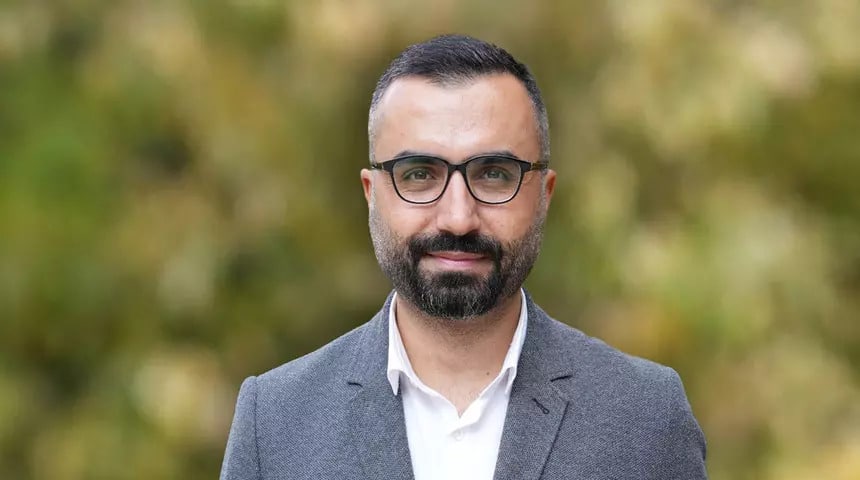 Gazeteci Alican Uludağ Ankara’da gözaltına alındı