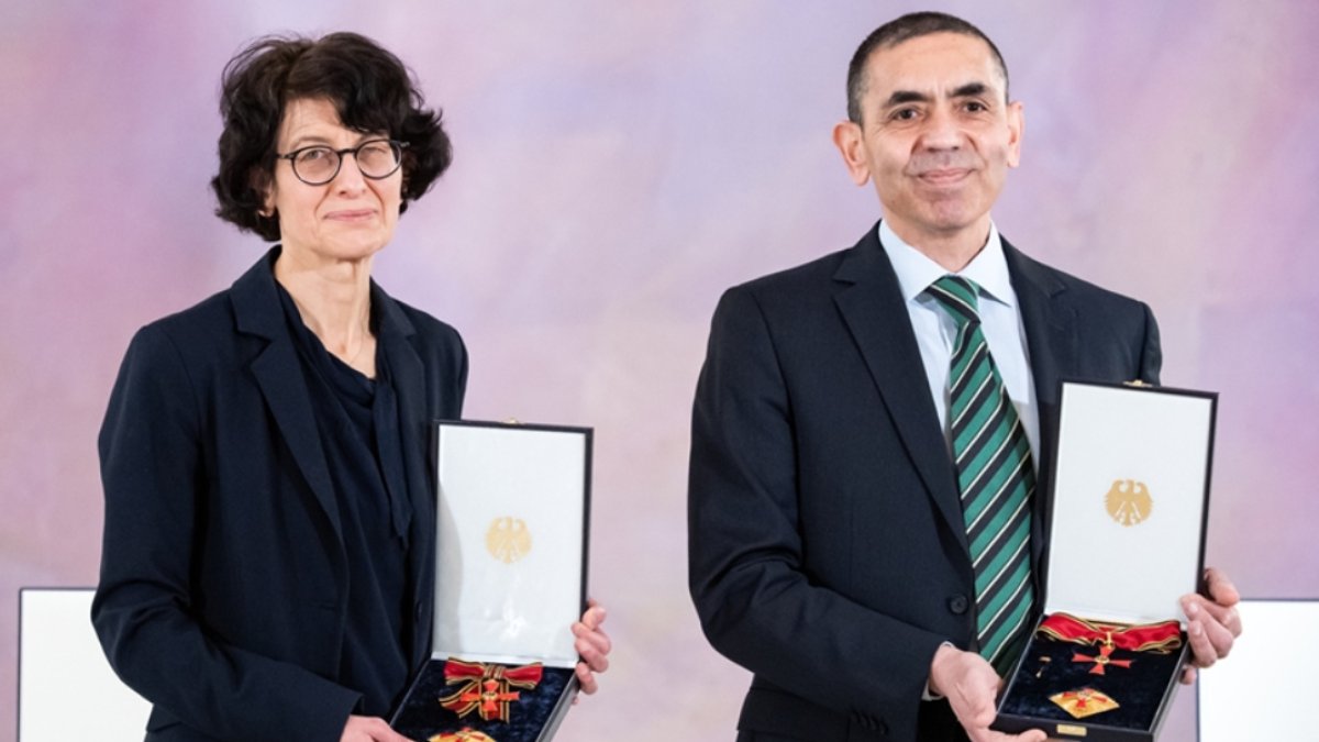 Uğur Şahin ve Özlem Türeci görevi bırakıyor