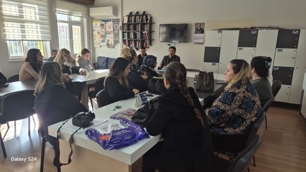 Hakan AKGÜN: "Beyaz Önlüğümüz Kefenimiz Olmasın"