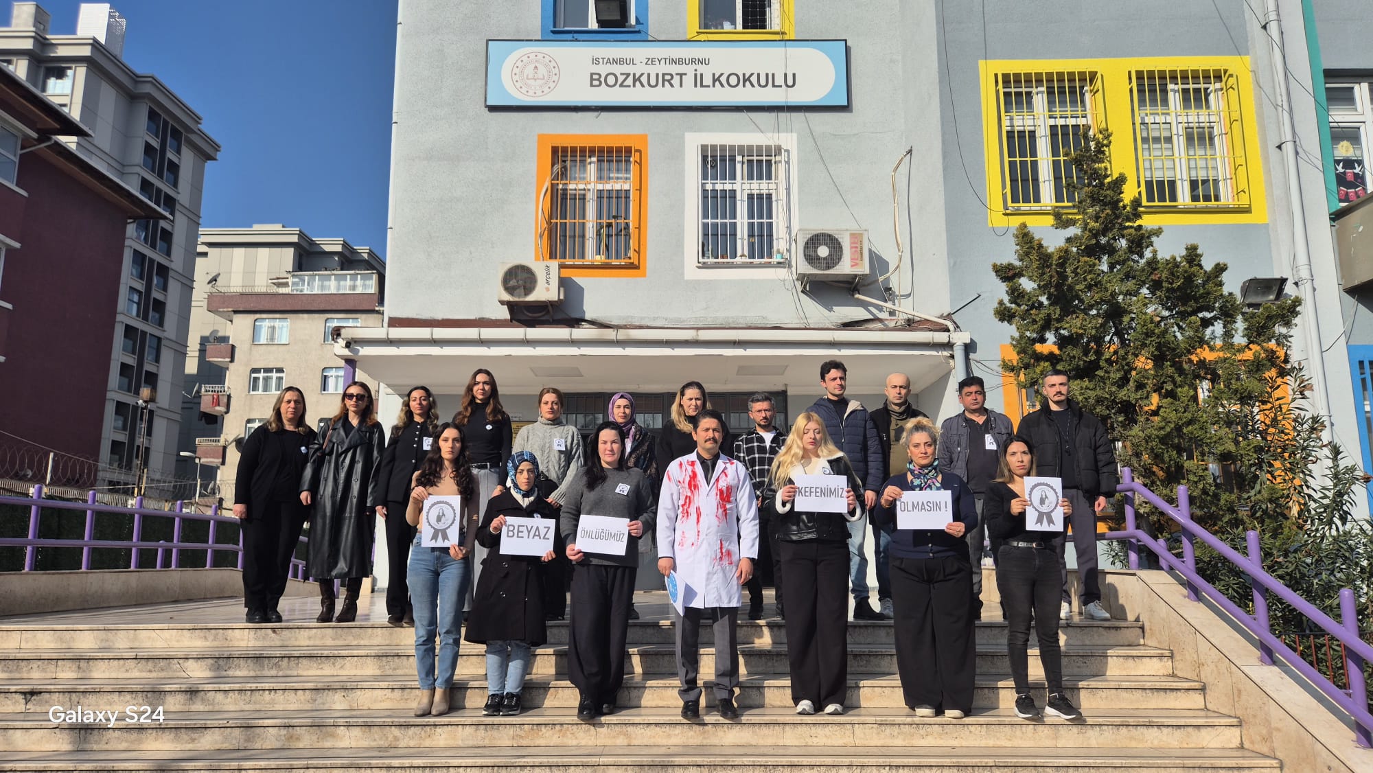 Hakan AKGÜN: “Beyaz Önlüğümüz Kefenimiz Olmasın”